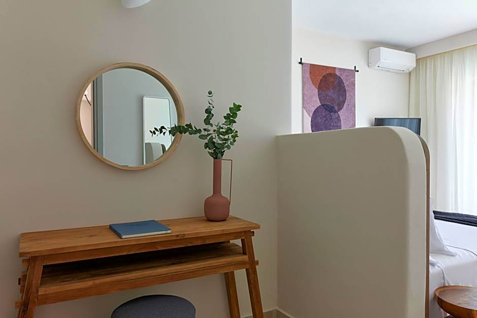 Apanemo Hotel & Suites