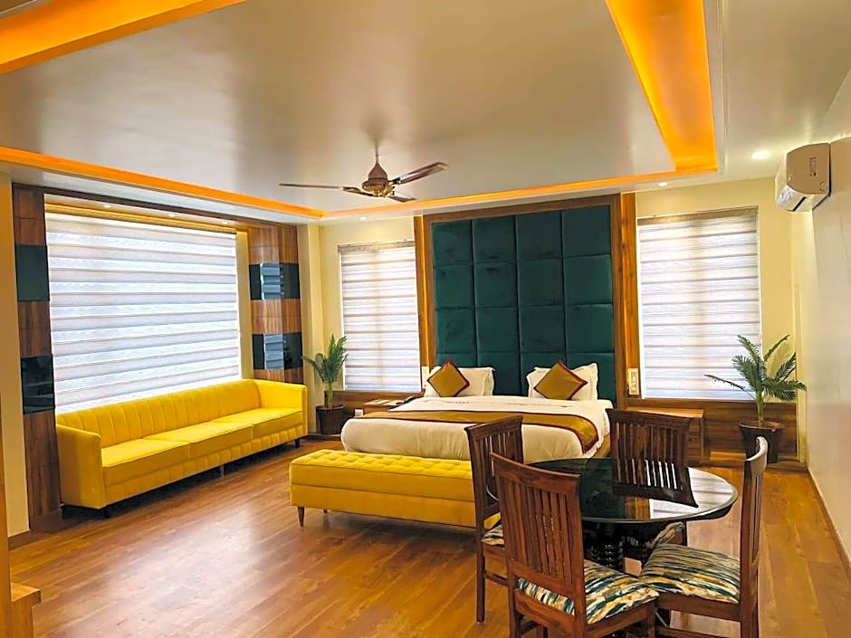 Photo 1 of 7 of Suite