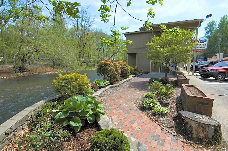 Rivers Edge Motel