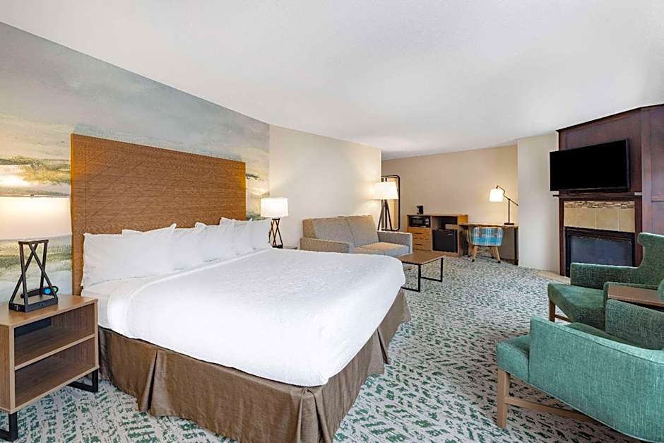 AmericInn by Wyndham Proctor Duluth Black Woods Conv Ctr