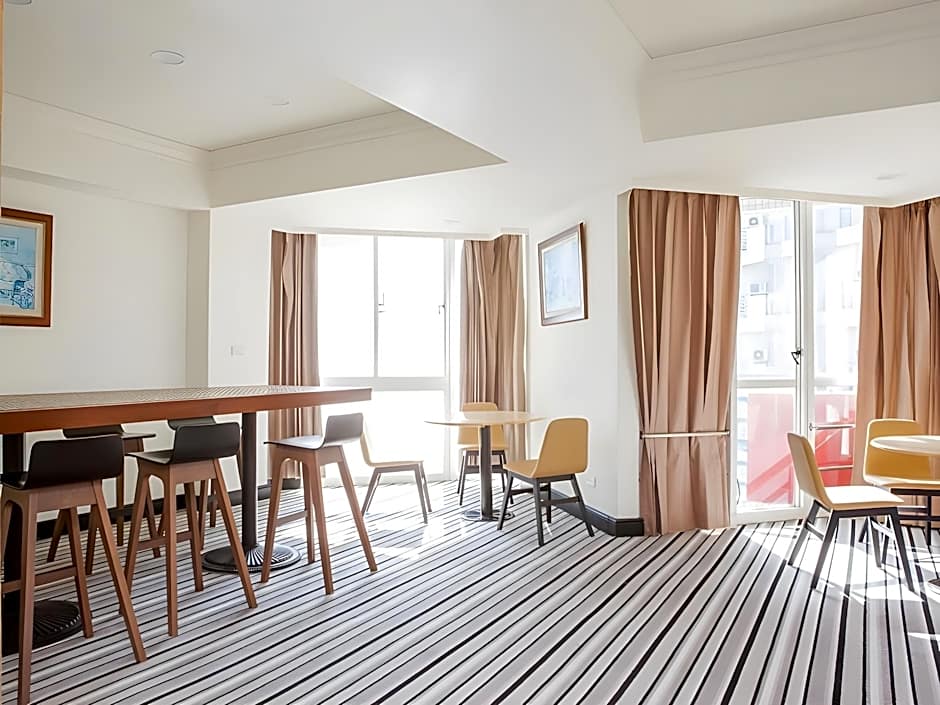 Pacific Hot Spring Hotel Green Bay