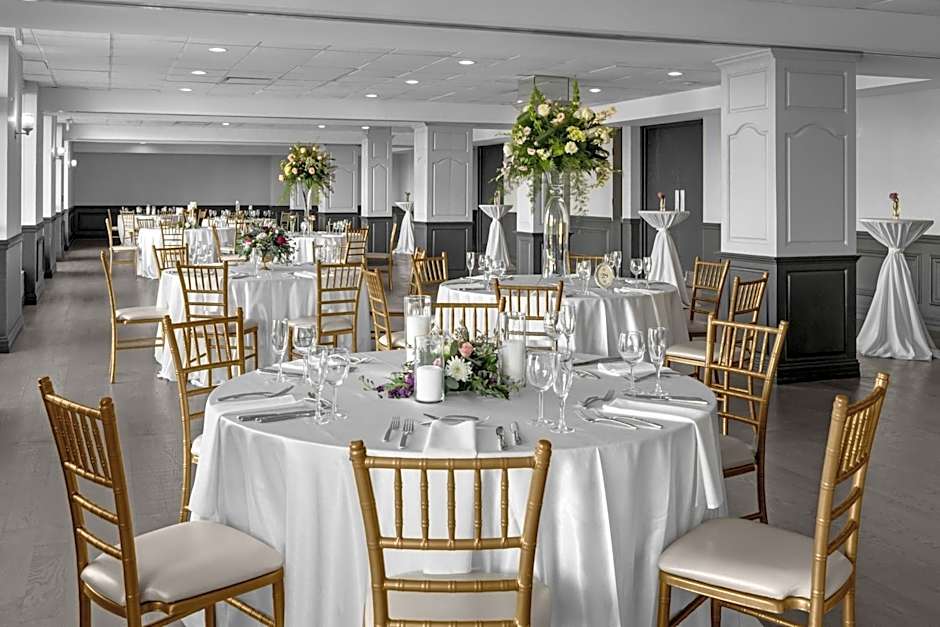 The Drake Oak Brook, Autograph Hotels