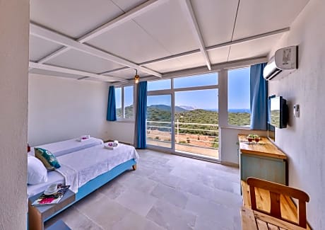 Standard Twin Room with Sea View