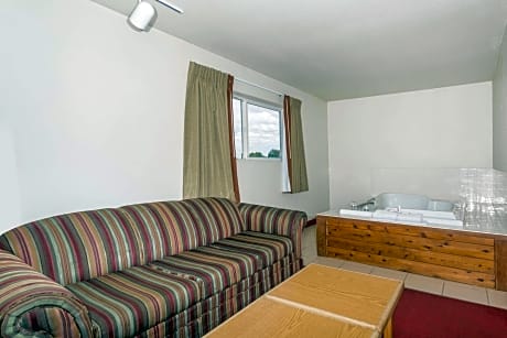 1 King Bed, Suite, Non-Smoking