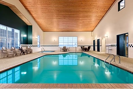 Country Inn & Suites by Radisson, Little Falls, MN