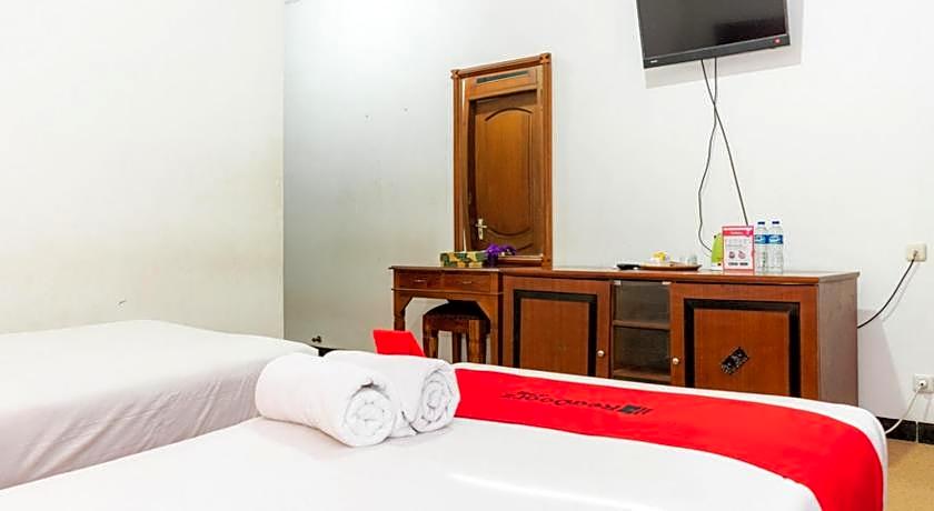 RedDoorz Plus Syariah near Java Supermall Semarang 2