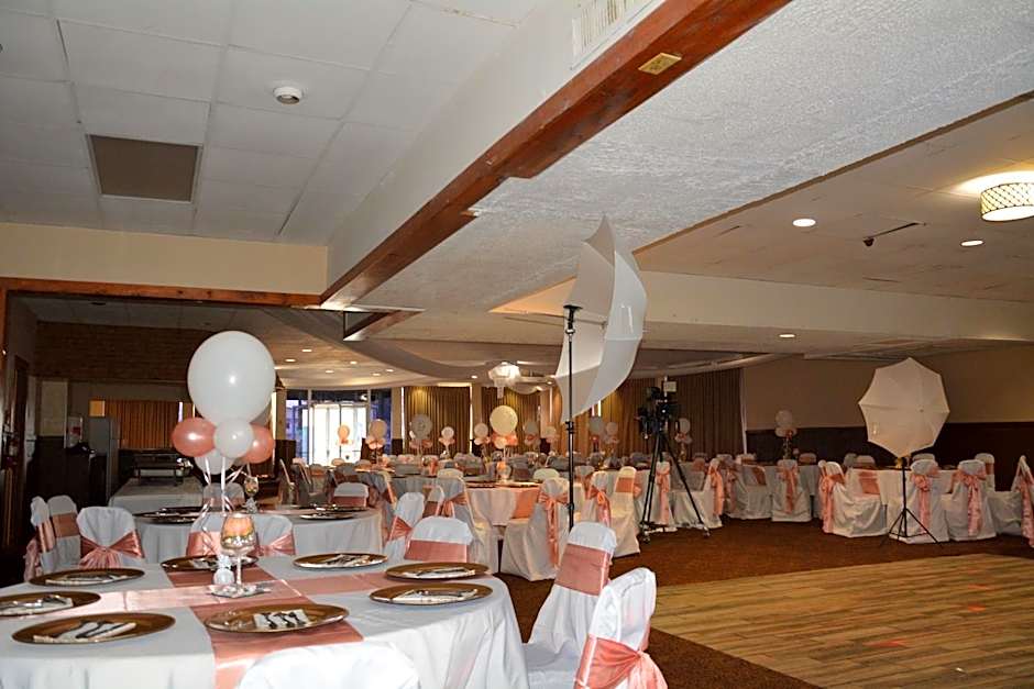 Columbus Grand Hotel & Banquet Center