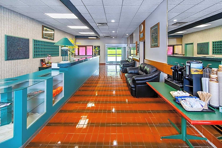 Crestwood Hotel