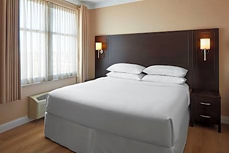 Suite, 1 Bedroom (1 Queen Bed and 1 Double Sofa Bed)
