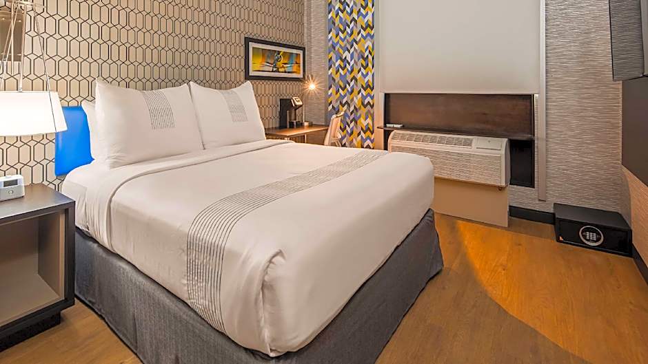 GLo Best Western Brooklyn NYC