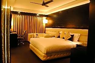 1 King Bed, Smoking Room
