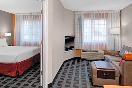 One-Bedroom Queen Suite with Sofa Bed