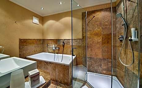 Superior Family Suite with One Bathroom