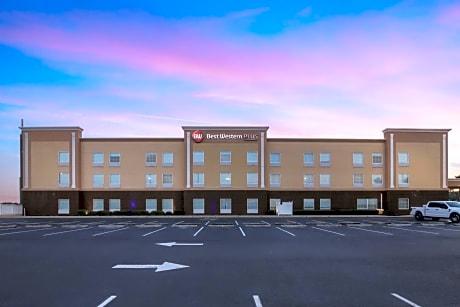 Best Western Plus Brunswick Inn & Suites
