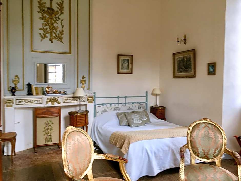 Foto 1 daripada 8 — Marie-Antoinette Double Room