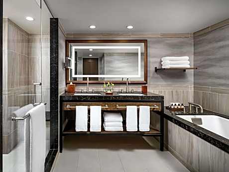 One-Bedroom Queen Suite with Two Queen Beds and View