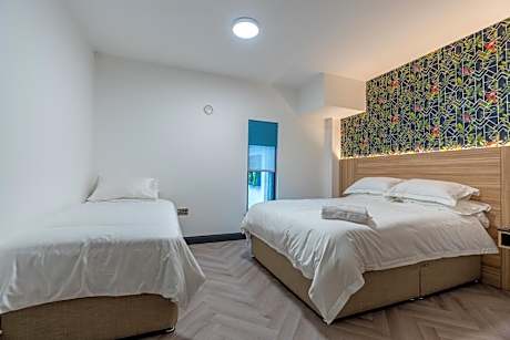 Deluxe Room (2 Adults + 1 Child)