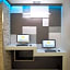 La Quinta Inn & Suites by Wyndham Houston - Normandy