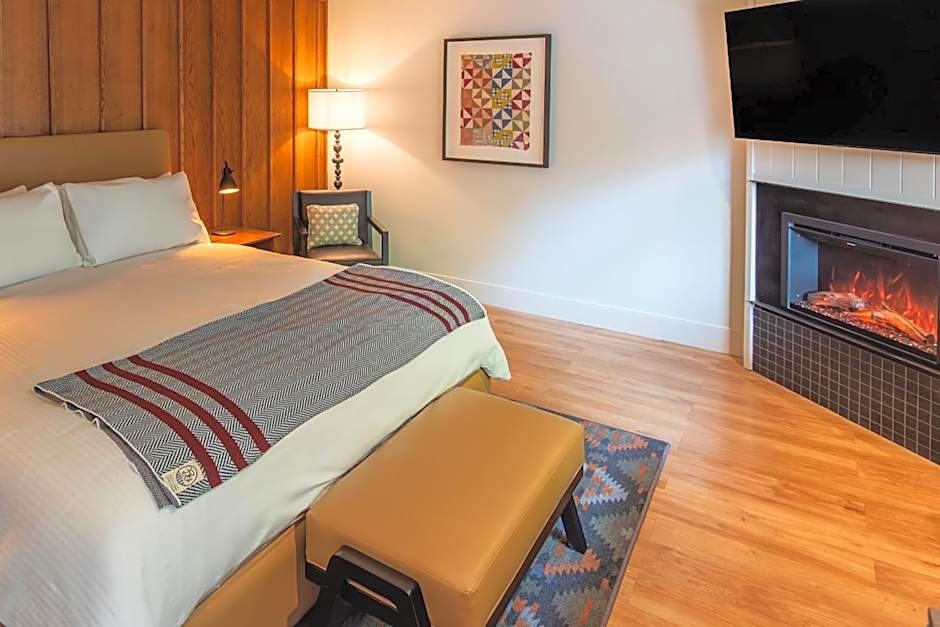 Historic Rocky Waters Inn, A Small Luxury Hotel