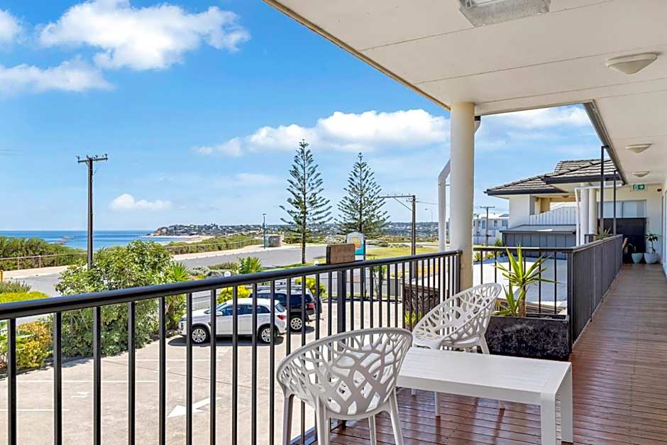 Coast Motel and Apartments