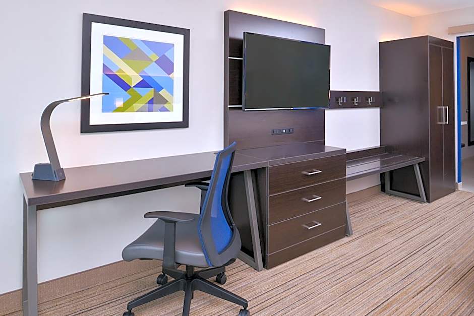 Holiday Inn Express And Suites Olathe West By IHG