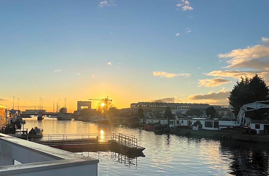 Amster Houseboat Bed without Breakfast