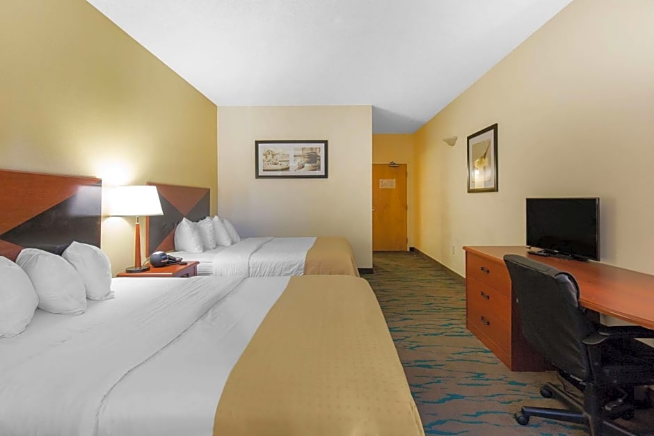 Gateway Hotel & Suites, an Ascend Hotel Collection Member