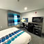 La Quinta Inn & Suites by Wyndham Indianapolis Airport Executive