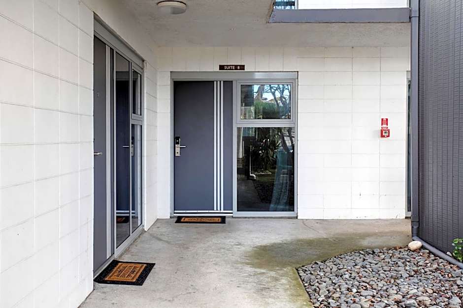 Ellerslie Palms Motel