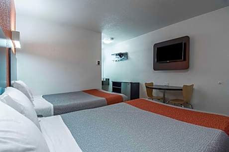 Deluxe Quadruple Room - Non-Smoking