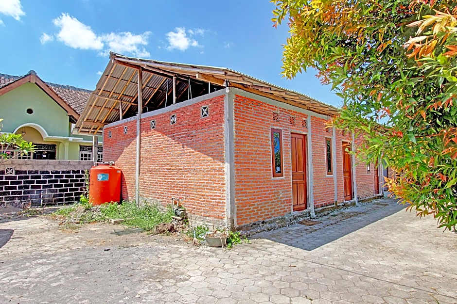 OYO Life 93010 Omah Bareng Syariah Sambisari