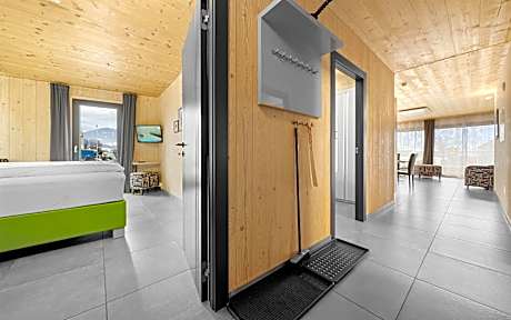 Apartment with Mountain View