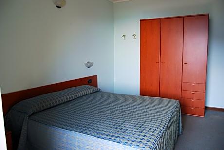 Standard Double or Twin Room with Lake View