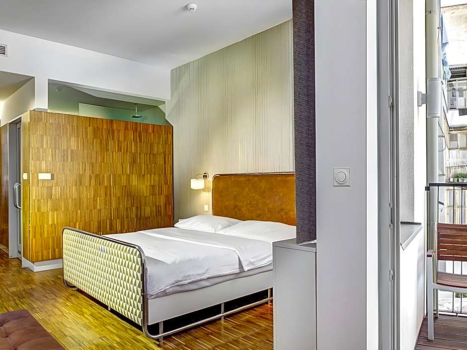 Three Crowns Hotel