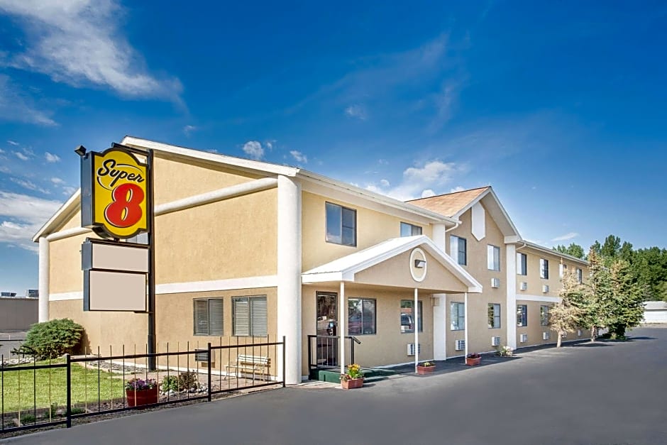 Super 8 by Wyndham Riverton