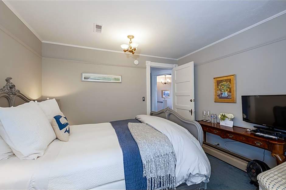 Nantucket Whale Inn, Half Moon Bay