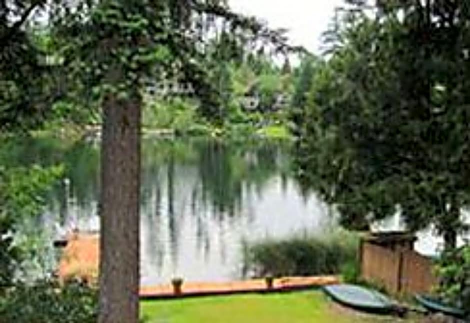 Linda's by the Lake
