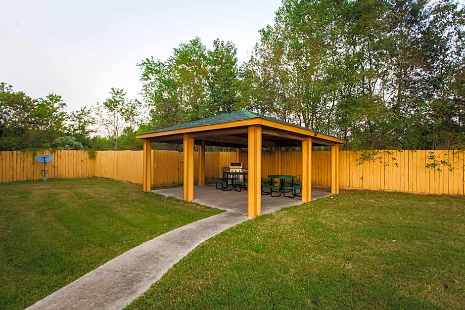 Scottish Inn & Suites