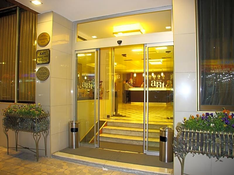 Grand Ant Hotel