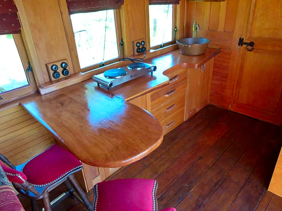 Wacky Stays - unique farm-stay glamping rentals, FREE animal feeding tours