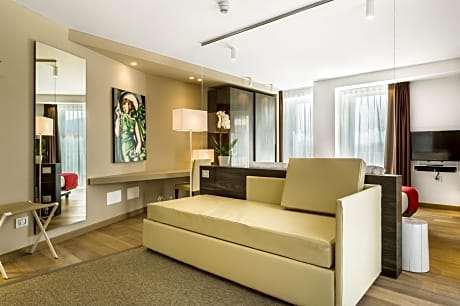 Suite with Whirlpool