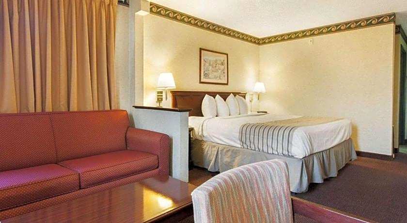 Econo Lodge Inn & Suites El Paso