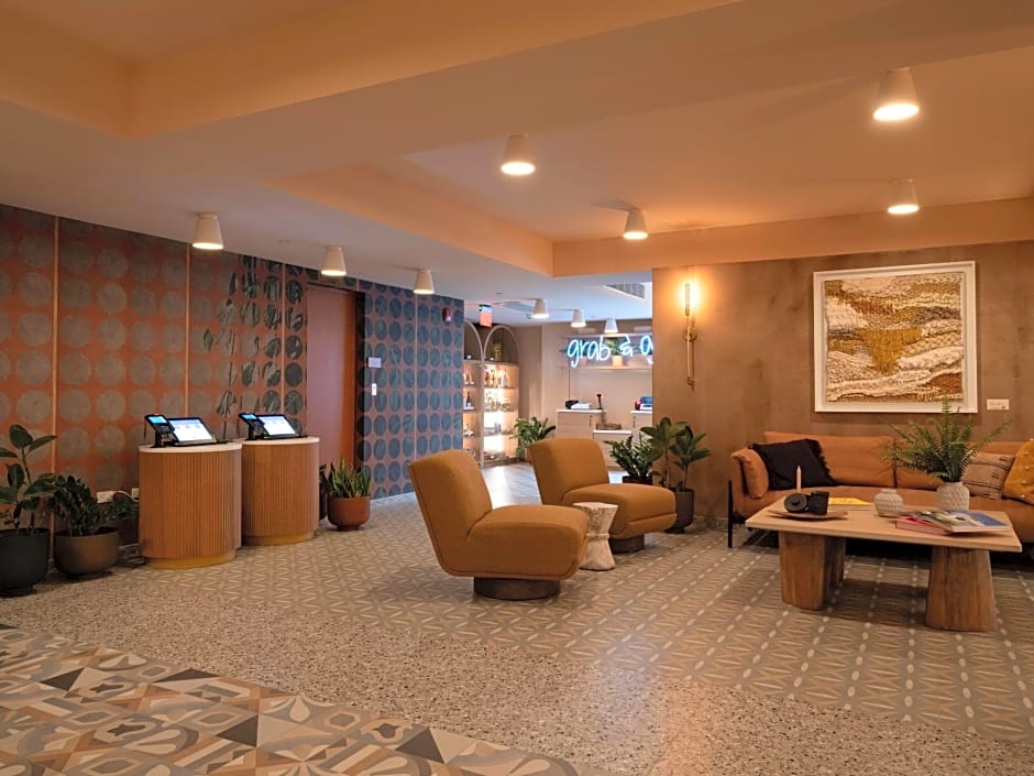 HiBird- Apartment and Suites Hotel