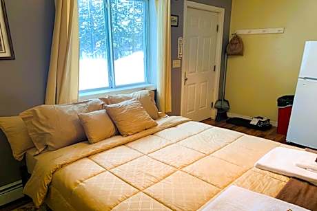 King Bed Riverfront Suite with Kitchenette