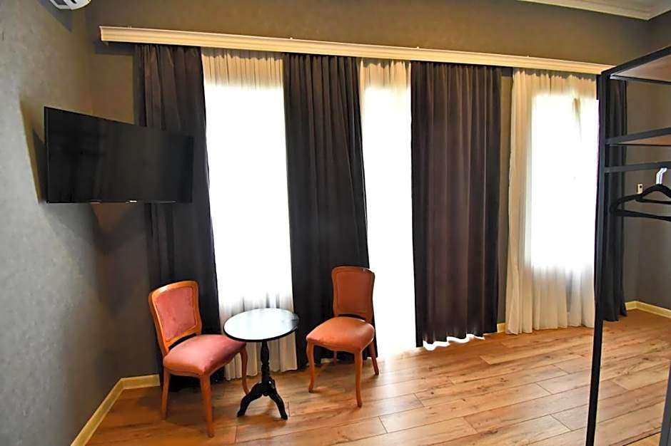 Zdjęcie 1 z 4 — Deluxe 1 Double Bed or 2 Beds, Balcony