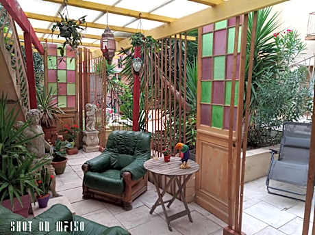 Single Bed in Mixed Dormitory Room