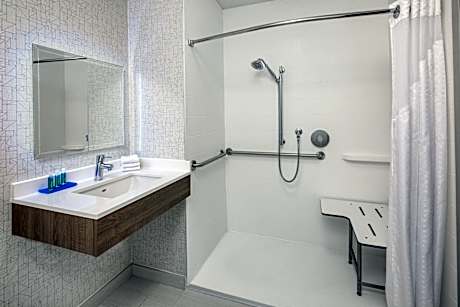 1 King Standard Comm Access Roll Shower