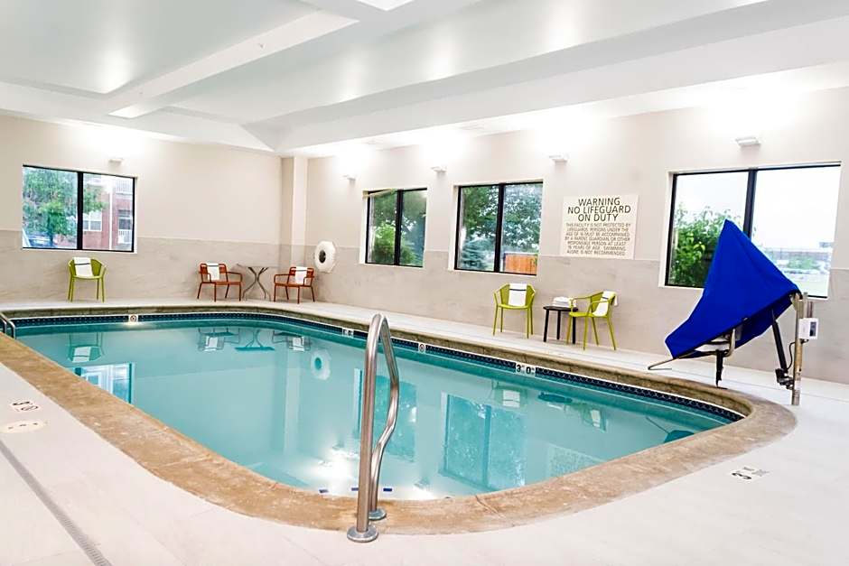 Hampton Inn & Suites Addison
