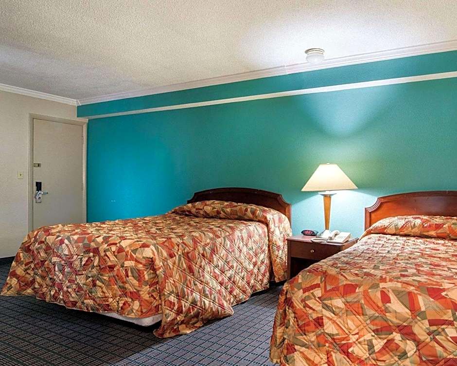 Rodeway Inn Syracuse Carrier Circle