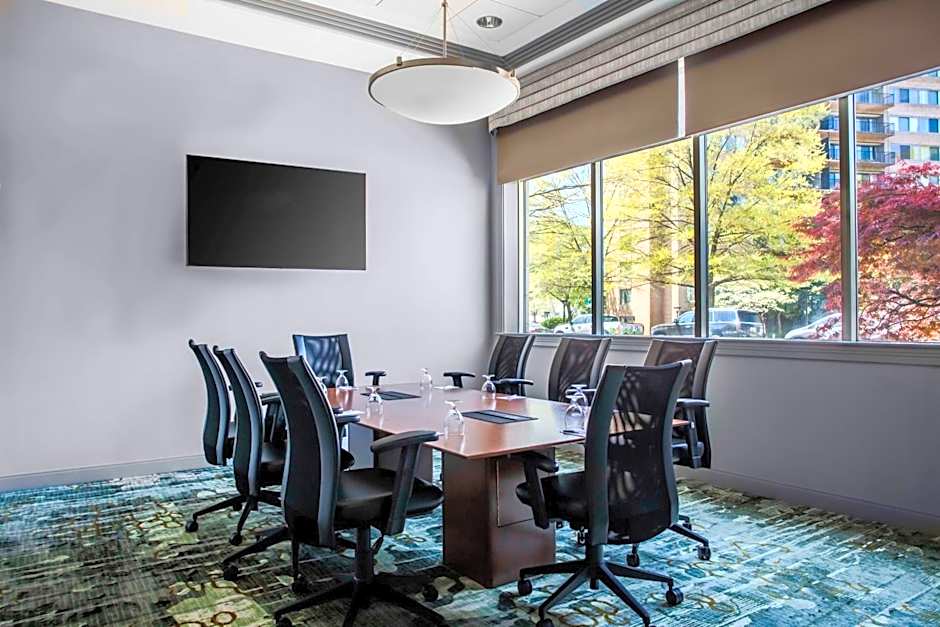 Hampton Inn By Hilton & Suites Arlington Crystal City DCA